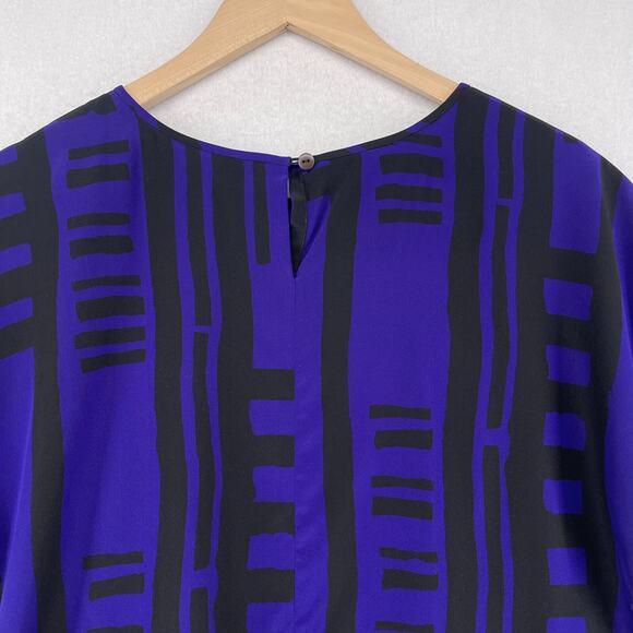 TAHARI Top 8 Silk Geometric Keyhole Back Round Neck Short Sleeve Blouse Purple - Picture 8 of 12